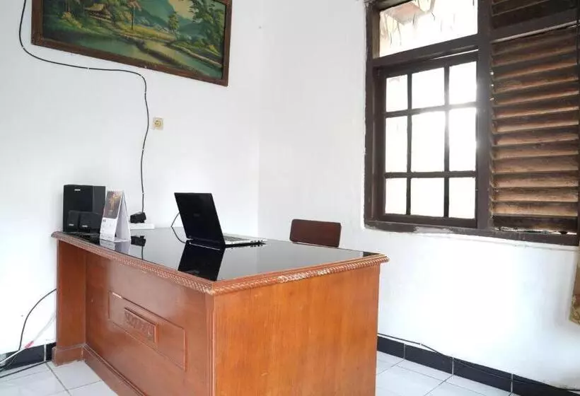 Hotelli Spot On 93655 Home Stay Syariah Habibie