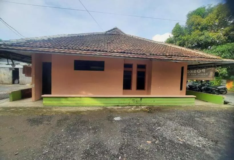 Hotelli Spot On 93655 Home Stay Syariah Habibie