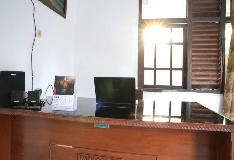 ホテル Spot On 93655 Home Stay Syariah Habibie