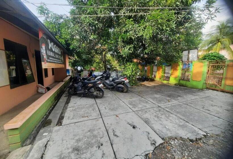 ホテル Spot On 93655 Home Stay Syariah Habibie