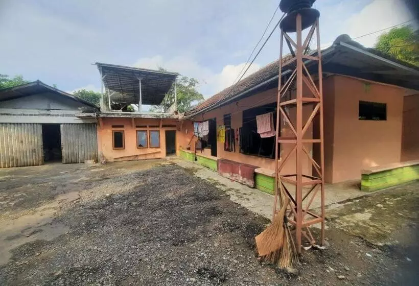 Hotelli Spot On 93655 Home Stay Syariah Habibie