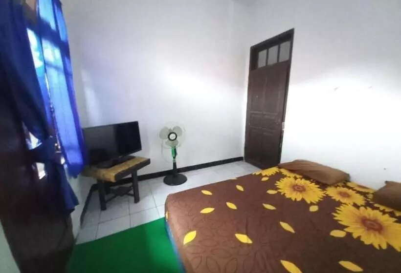 Hotelli Spot On 93655 Home Stay Syariah Habibie