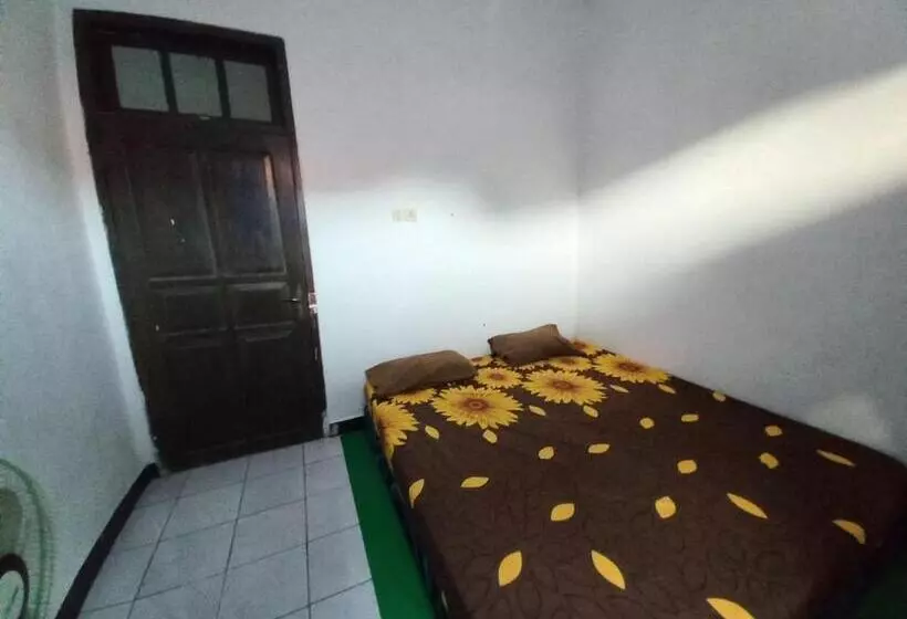 Hotelli Spot On 93655 Home Stay Syariah Habibie
