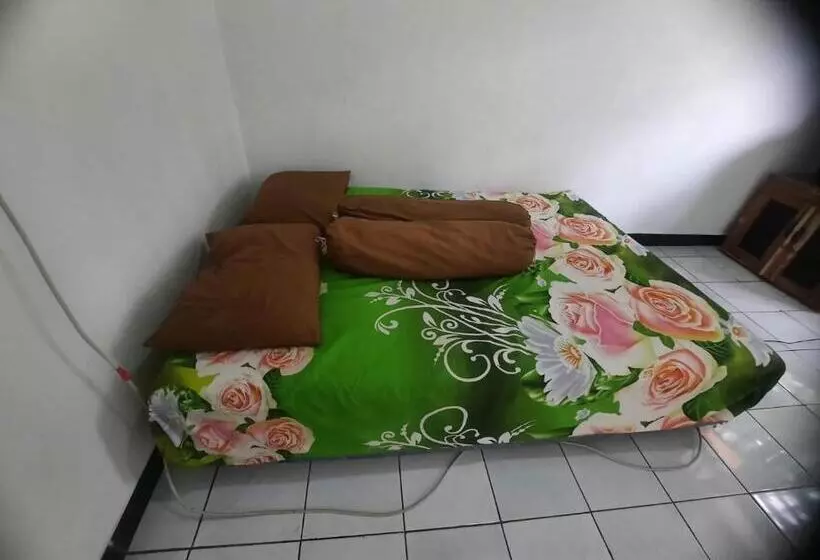 Hotelli Spot On 93655 Home Stay Syariah Habibie