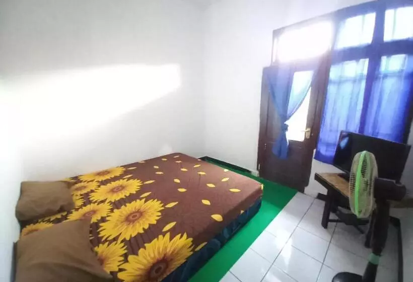 Hotelli Spot On 93655 Home Stay Syariah Habibie