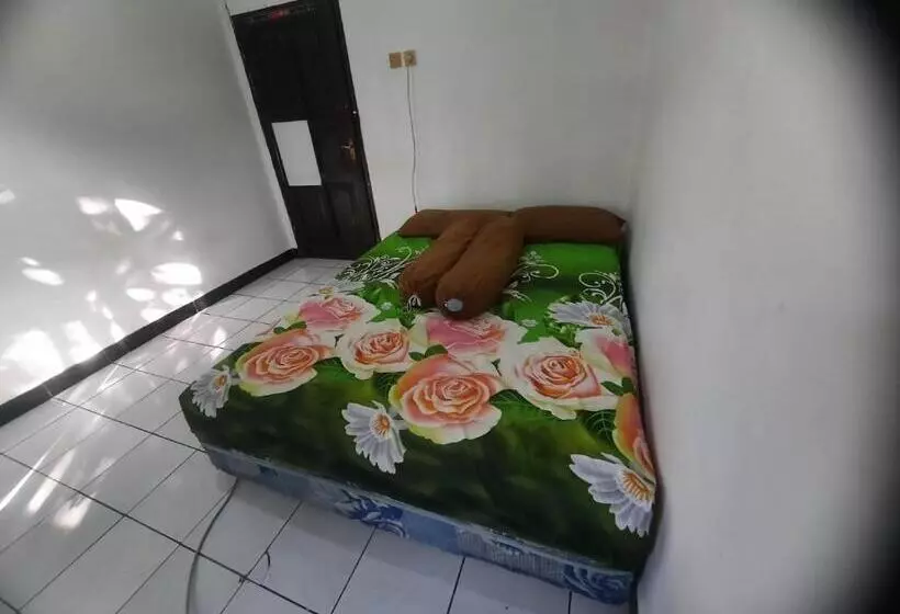 Hotelli Spot On 93655 Home Stay Syariah Habibie