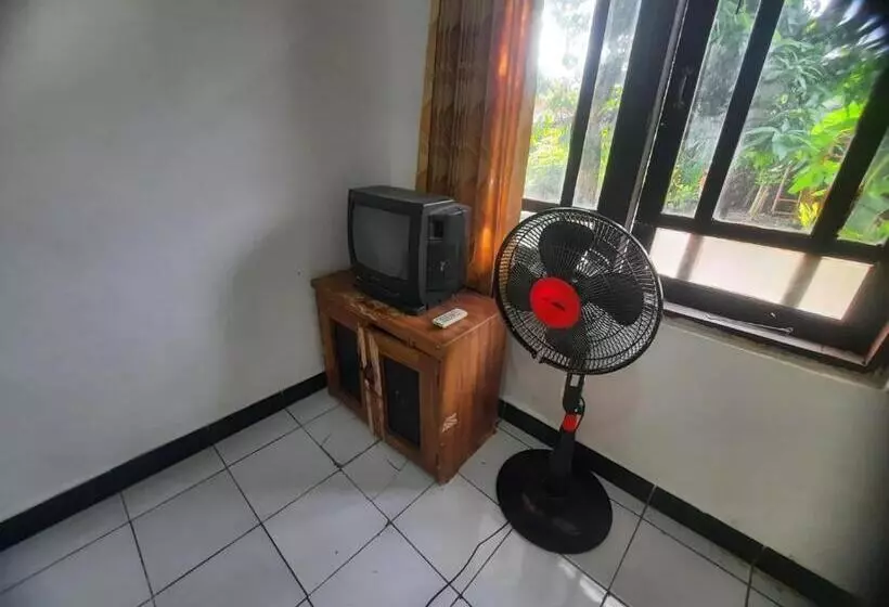 Hotelli Spot On 93655 Home Stay Syariah Habibie