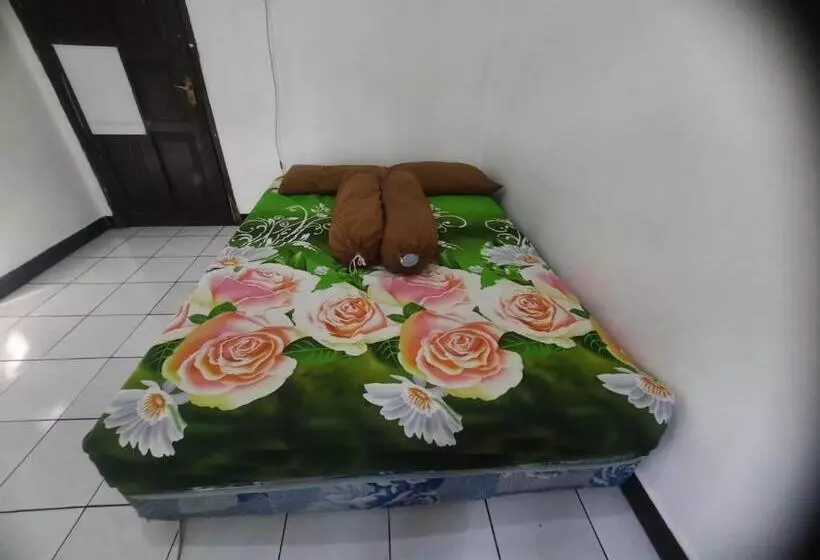 Hotelli Spot On 93655 Home Stay Syariah Habibie