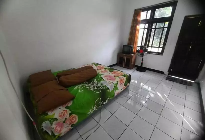 Hotelli Spot On 93655 Home Stay Syariah Habibie