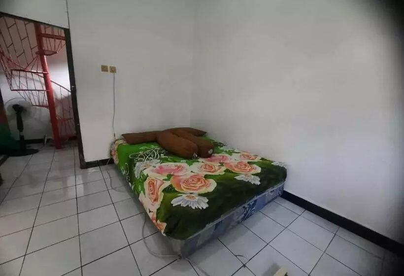 Hotelli Spot On 93655 Home Stay Syariah Habibie