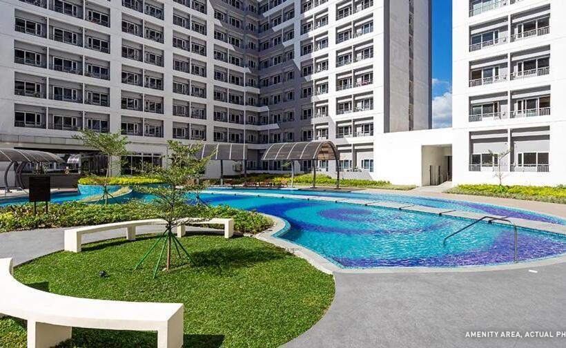 Hotell Grace Residences Taguig Bgc View With Balcony Plus Netflix 331