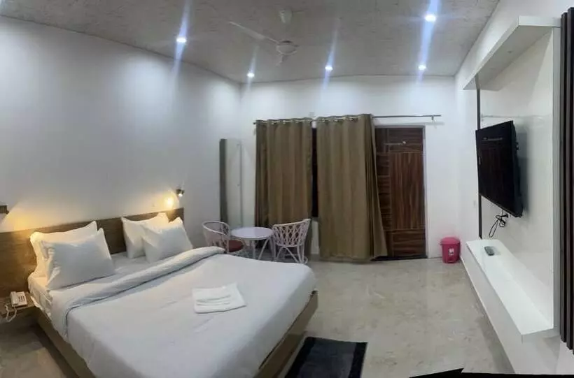 Hotelli Shiva Lake Mussoorie   360 Degree View   Free Parking