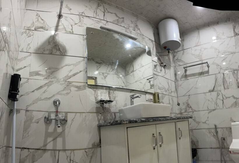 호텔 Shiva Lake Mussoorie 360 Degree View Free Parking