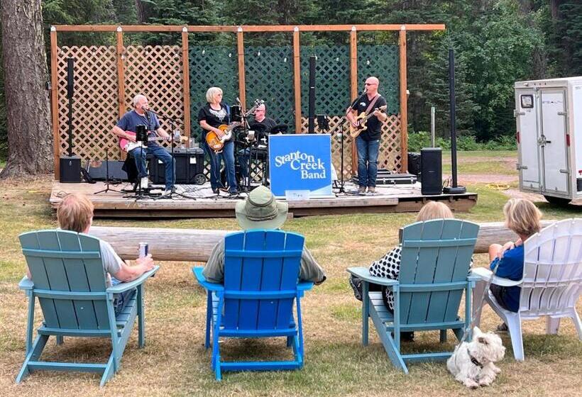 Triple G’s Resort Cabin 6