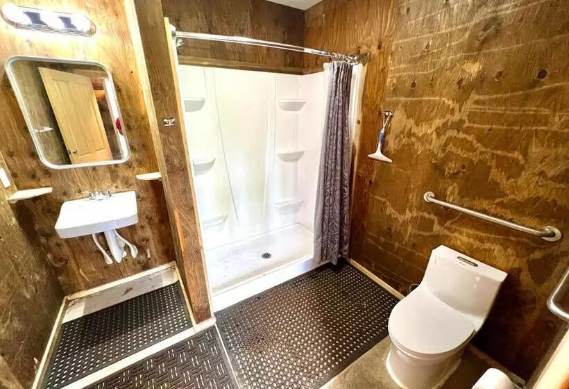 Triple G’s Resort   Cabin 6
