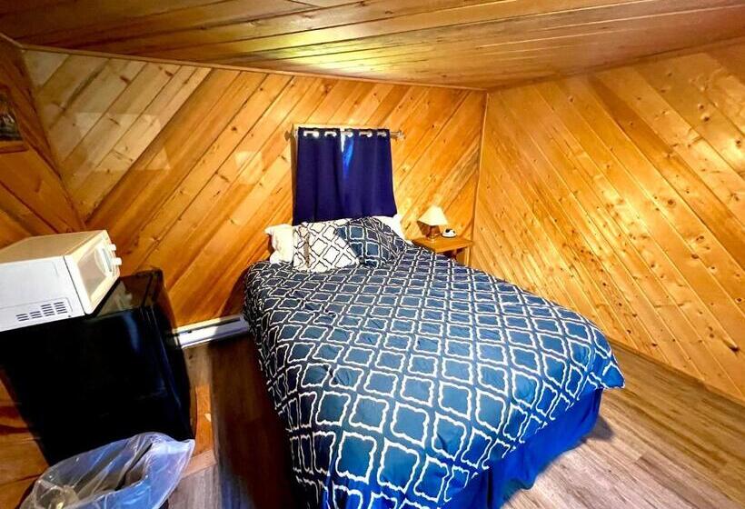 Triple G’s Resort Cabin 6