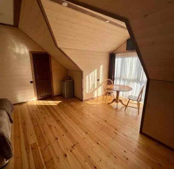 ユースホステル Maru House