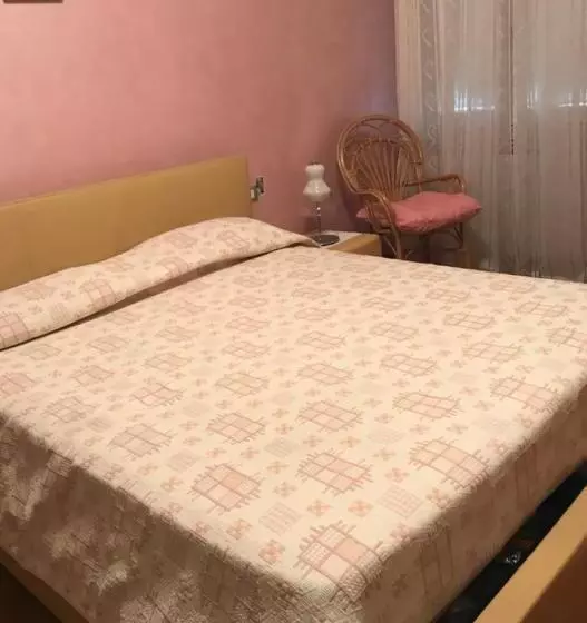 تختخواب و صبحانه Francesca