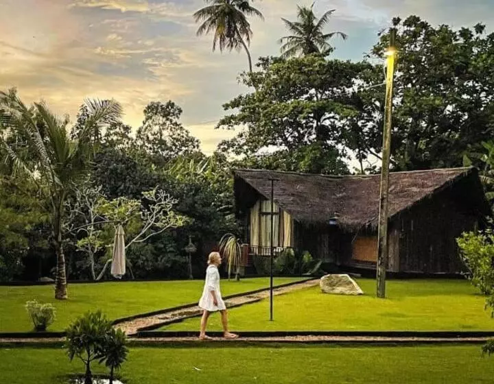 ベッドアンドブレックファースト Weligama Third Eye Resort