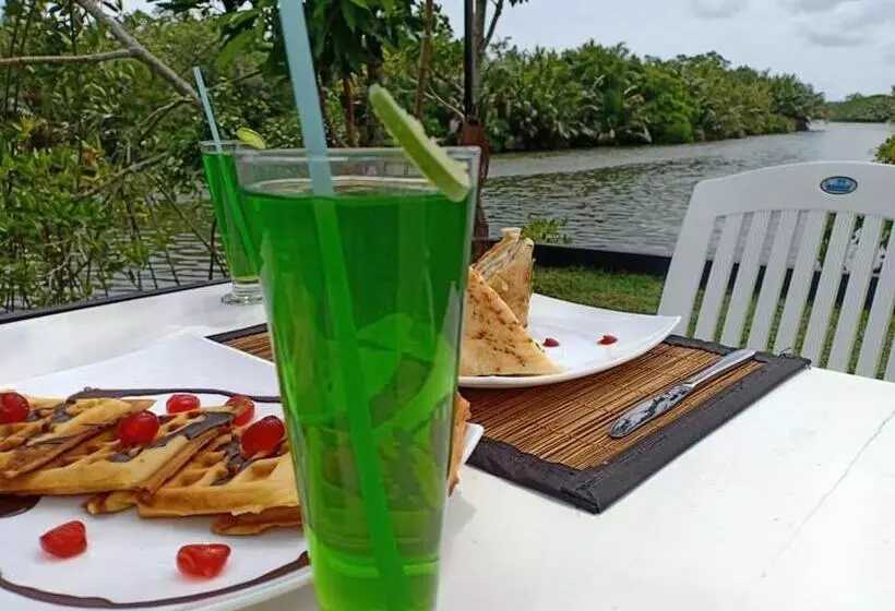 ベッドアンドブレックファースト Weligama Third Eye Resort