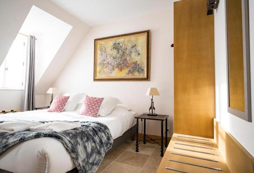 Отель Château De Tilly