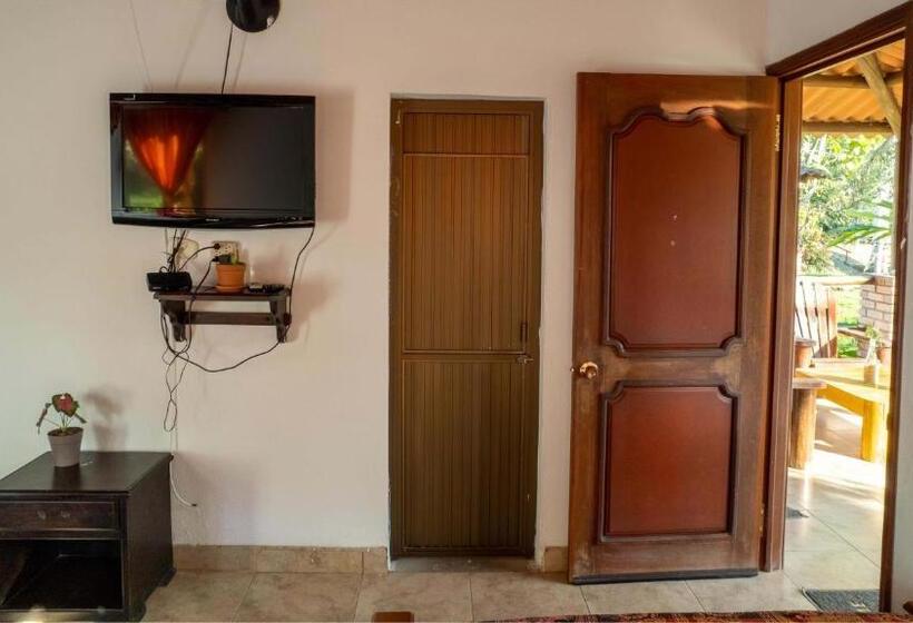 هتل Y Restaurante La Cachamera