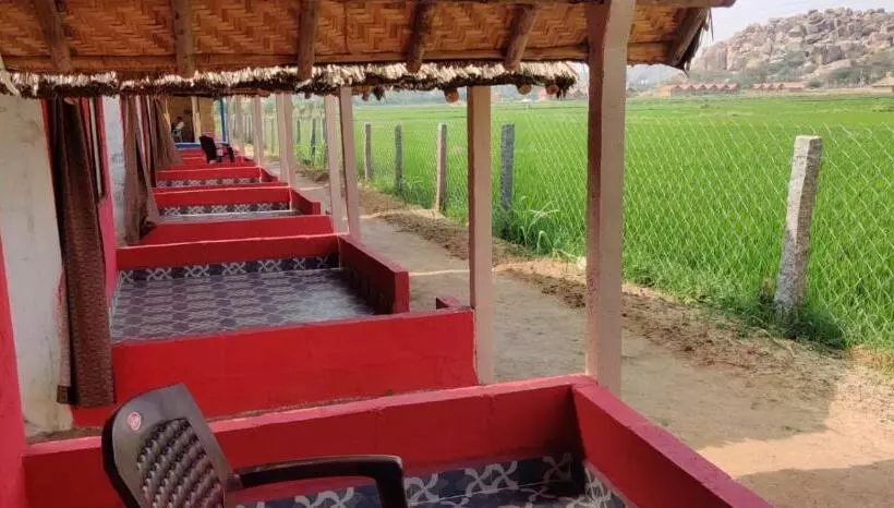 ペンション Laughing Buddha Hampi Guest House