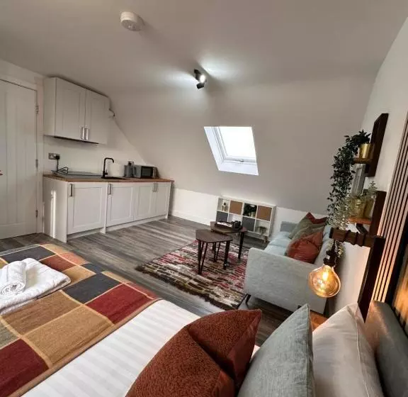 ペンション R5   Private Studio Self Contained En Suite Room In Newly Renovated House In Birmingham B62