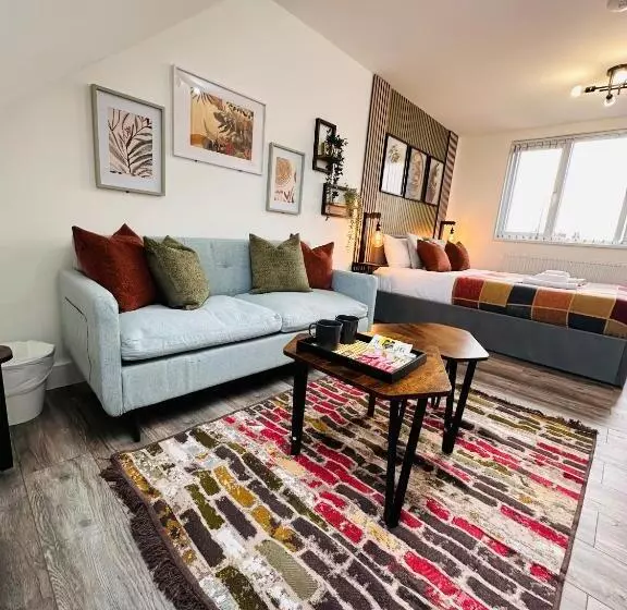 ペンション R5   Private Studio Self Contained En Suite Room In Newly Renovated House In Birmingham B62