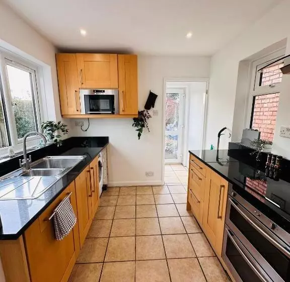 ペンション R5   Private Studio Self Contained En Suite Room In Newly Renovated House In Birmingham B62
