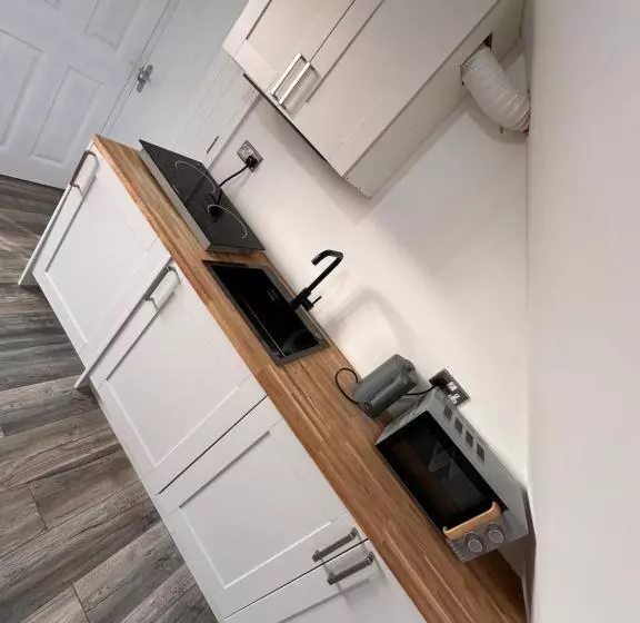 ペンション R5   Private Studio Self Contained En Suite Room In Newly Renovated House In Birmingham B62