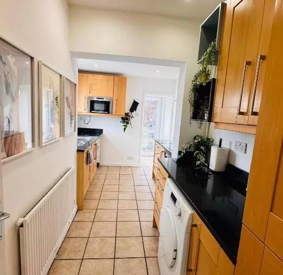 ペンション R5   Private Studio Self Contained En Suite Room In Newly Renovated House In Birmingham B62