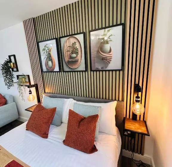 ペンション R5   Private Studio Self Contained En Suite Room In Newly Renovated House In Birmingham B62