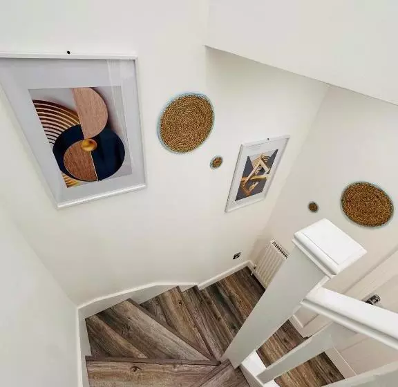 ペンション R5   Private Studio Self Contained En Suite Room In Newly Renovated House In Birmingham B62