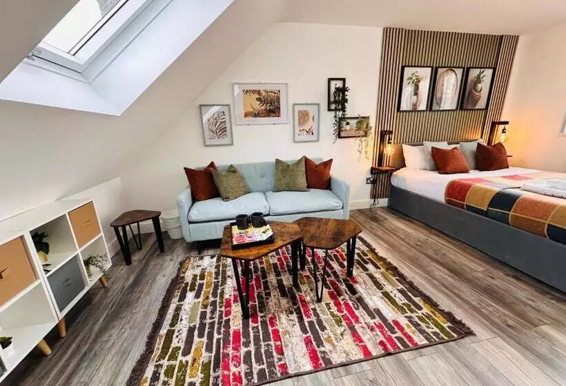 ペンション R5   Private Studio Self Contained En Suite Room In Newly Renovated House In Birmingham B62