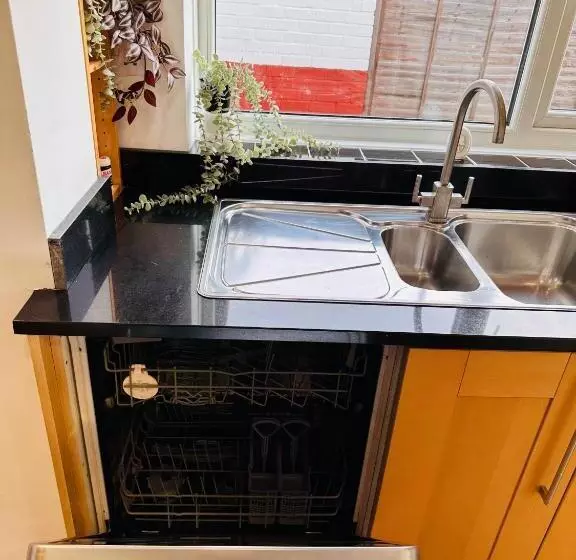 ペンション R5   Private Studio Self Contained En Suite Room In Newly Renovated House In Birmingham B62