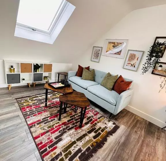 ペンション R5   Private Studio Self Contained En Suite Room In Newly Renovated House In Birmingham B62