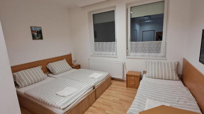 צימר Csata Vendéglő és Panzió