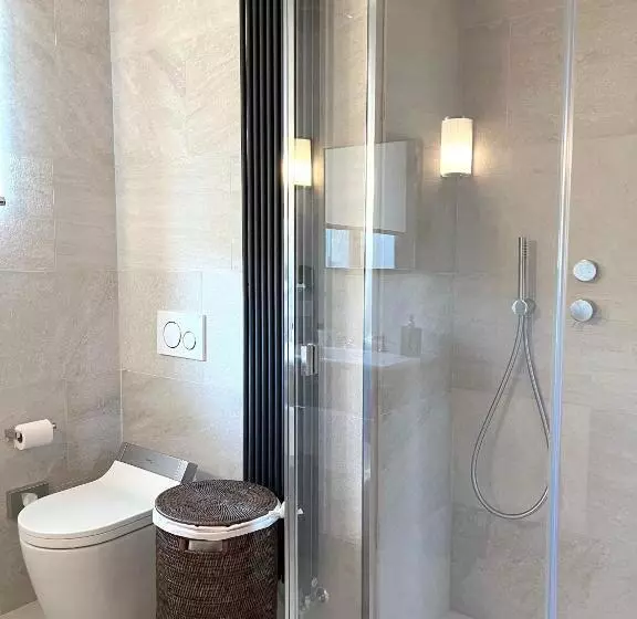 تختخواب و صبحانه The Iconic Lodge