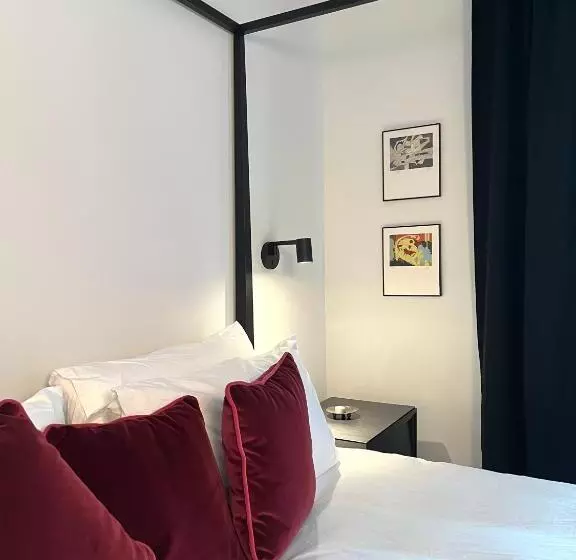 تختخواب و صبحانه The Iconic Lodge