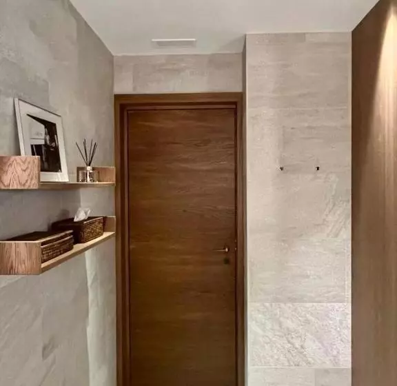 تختخواب و صبحانه The Iconic Lodge