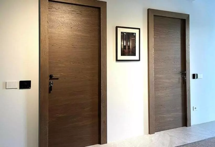 تختخواب و صبحانه The Iconic Lodge