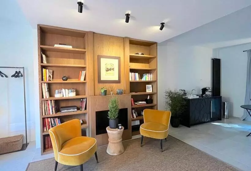 تختخواب و صبحانه The Iconic Lodge