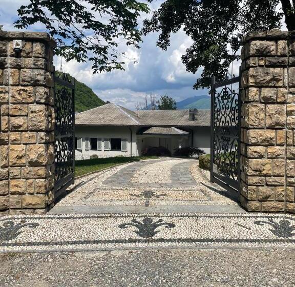 צימר The Iconic Lodge