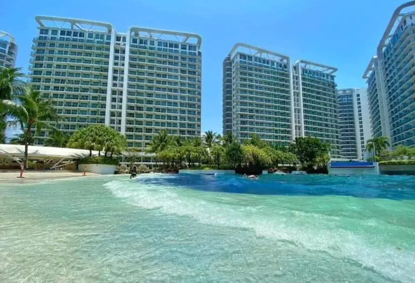 هتل Azure Staycation