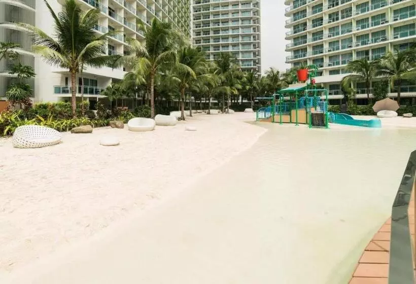 هتل Azure Staycation