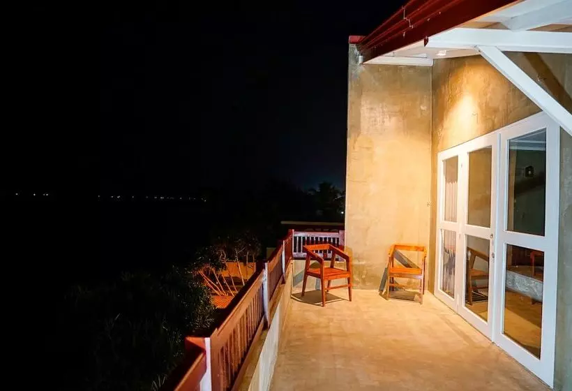 Hotelli Beyond The Sea By Ceylonese