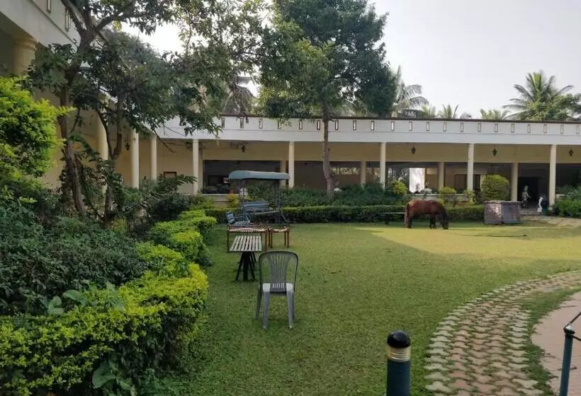 Hotelli Dharamshi Resorts