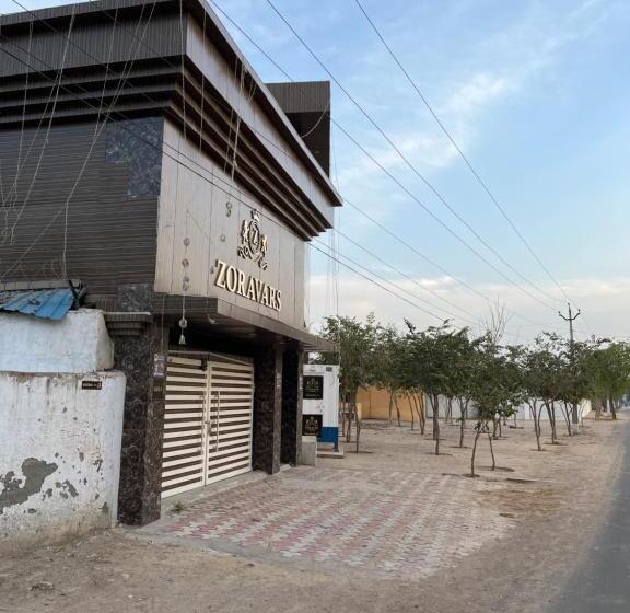 Hotel Zoravar Farms