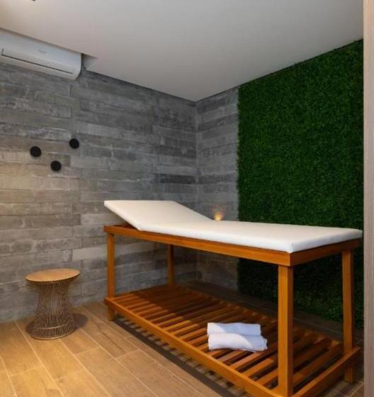 Não Tem Vagas Mais , O Aplicativo Tá Com Bugue E Está Deixando Fazer Reserva, Porém Não Tem Mais Dis